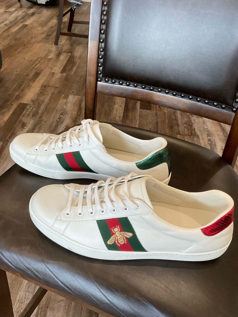 Gucci White Leather Men's Low-Top Sneakers with Green & Red Stripe